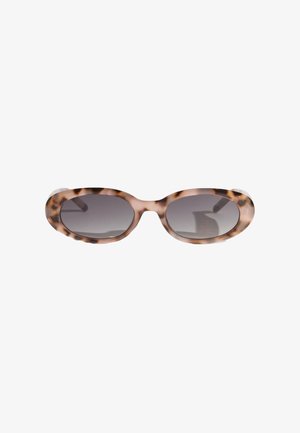 Ovale Sonnenbrille mit schildpattfarbenem Gestell und dunklen Verlaufsgläsern auf weißem Hintergrund.