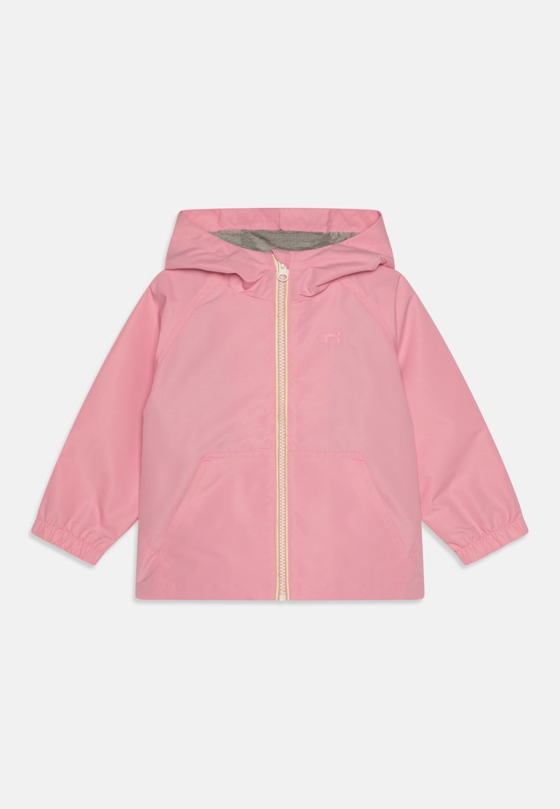 Giacca a pioggia rosa con cappuccio, zip frontale, polsini elasticizzati e due tasche anteriori. Fodera grigia visibile all'interno del cappuccio.