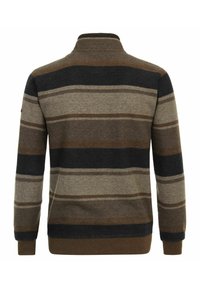 Gebreide trui met horizontale strepen in bruin, beige en donkerblauw. Hoge kraag, lange mouwen, en geribde manchetten en zoom.