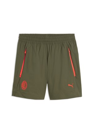Olivengrønne sportsshorts med elastisk talje, røde lynlåslommer, AC Milan-logo på venstre ben og Puma-logo på højre ben.
