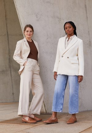 Tamaris Slip-ons - nut