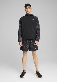 Puma RUN FAVORITE AOP WOVEN JACKET M - Jakna za treniranje - black-aop
