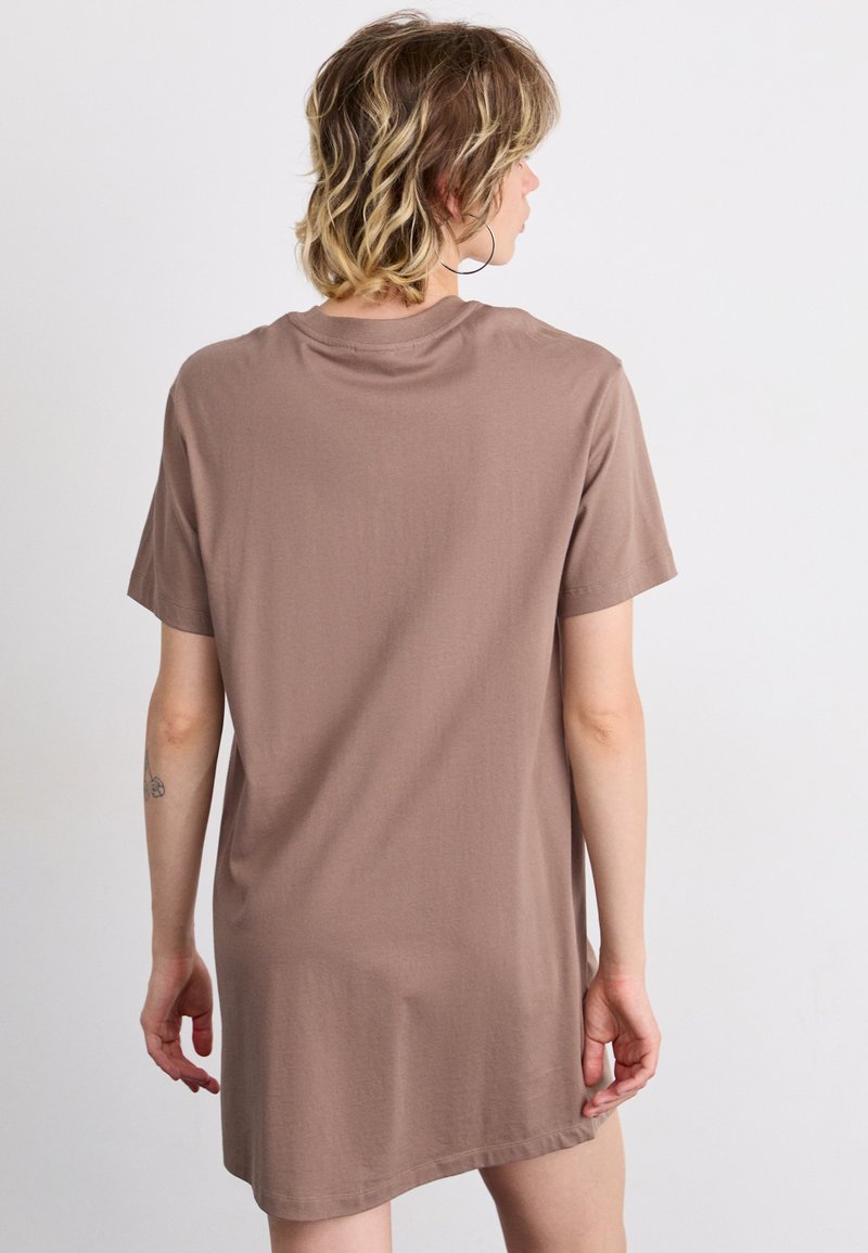 Nike Sportswear ESSNTL - Jersey dress