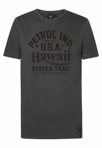 Tmavohnedé bavlnené tričko s predným potlačou "Petrol Ind. U.S.A. Hawaii" a "Keokea Trail" v burgundských a modrých akcentoch. Krátke rukávy.