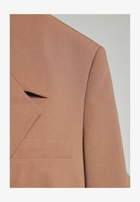 Não selecionado, mid brown