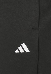 adidas Sportswear ESSENTIALS SMALL LOGO FEEL COZY OPEN HEM PANT INCLUSIVE - Calças de fato de treino - black