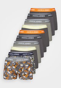 Elf Paar Boxer Shorts in verschiedenen Farben (dunkelgrau, hellgrau, grün, orange) mit elastischen Taillenbündchen, die ein Muster aus Totenköpfen und Blättern zeigen.