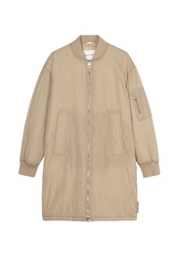Beige bomberjack met een frontzipp sluiting, geribbelde kraag en manchetten. Beschikt over twee zijzakken en een met rits afsluitbare mouwzak. Soepele textuur.