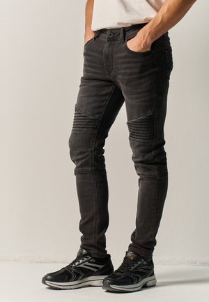 Koroshi, KOROSHI MEN'S LONG BIKER PANTS MEN'S LONG BIKER PANTS - Vaqueros slim fit - black denim
