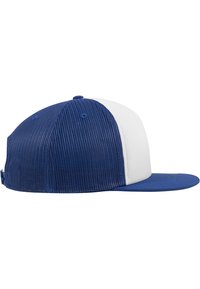 Blå og hvit snapback caps med flat skjerm, med mesh bakpanel, sømløst design og ensfargede aksenter på forsiden og skjermen.