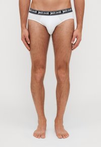 Boxeri albi pentru bărbați cu un brâu elastic negru care afișează logo-ul "justcavalli". Țesătura pare netedă, cu o fit strânsă.