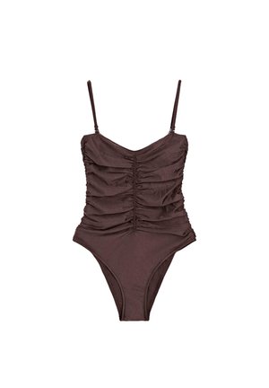 Maillot de bain une pièce marron avec détails froncés sur le devant et fines bretelles réglables, conçu pour femmes.