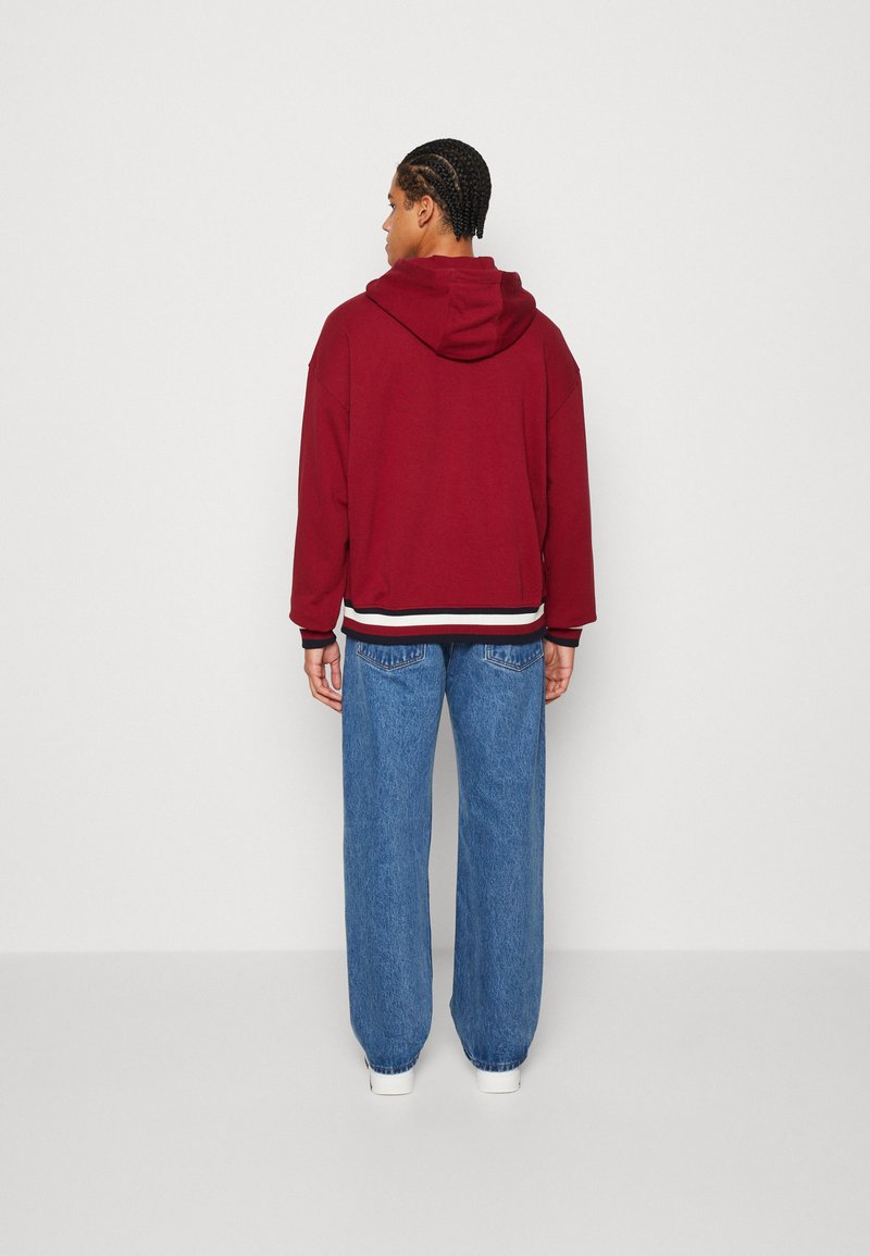 red tommy hilfiger hoodie mens