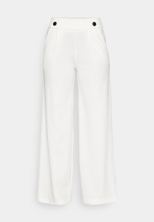 Pantalons large blancs en tissu lisse. Dotés d'une taille haute avec des accents de boutons noirs et de deux poches latérales.