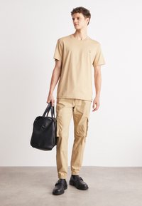 Calvin Klein Jeans MONOLOGO 2 PACK - Pamata T-krekls - travertine/bright white