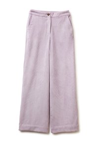 Jasnofioletowe spodnie typu wide-leg wykonane z materiału sztruksowego, z pionowymi paskami, dwoma przednimi kieszeniami i zapięciem na guzik w talii.