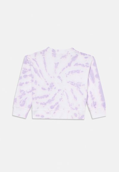 Λευκή κοντή μπλούζα με μοτίβο tie-dye σε λιλά απόχρωση, με μακριά μανίκια και στρογγυλή λαιμόκοψη. Μαλακό ύφασμα με ριμπ μανίκια.