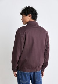 BOSS BOSS X PORSCHE - Bomber Jacket - open red