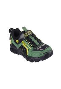 Chaussure de sport verte et noire avec une tige en mesh, des accents texturés, des rayures jaunes, une sangle ajustable et une semelle rembourrée.