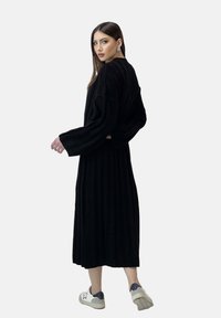 Elara Vestido de punto - schwarz
