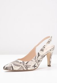 Sandál v „pointed-toe“ stylu s texturovaným černobílým květinovým vzorem, se stiletto podpatkem a nastavitelným páskem kolem kotníku. Hladká vnitřní podšívka.