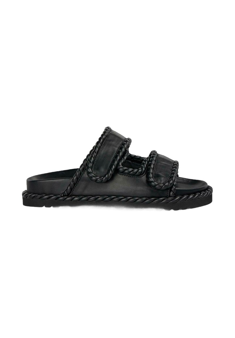 Zwarte leren slidesandalen met twee strap-sluitingen, voorzien van gedraaide touwdetails langs de randen en een gestructureerde voetbed.