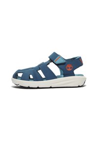 Blå sportsandaler med öppen tå-design, justerbart rem och vit sula. Har en blå och orange logotyp på sidan.