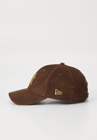 New Era TWO TONE 9FORTY® UNISEX - Šiltovka - brown/sand