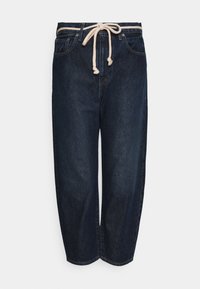 Tummansiniset farkut rentoa mallia, joissa on naru vyötäröllä ja sivutaskut. Pehmeä rakenne ja hienovaraiset haalistumat yksityiskohdissa.