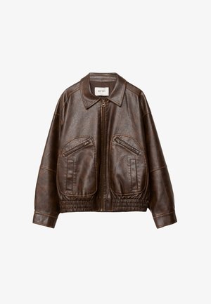 Brun fusk läder bomberjacka med framdragkedja, två snedställda dragkedjefickor, bred krage och samlad elastisk midja.