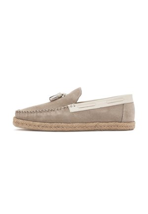 - Buty żeglarskie