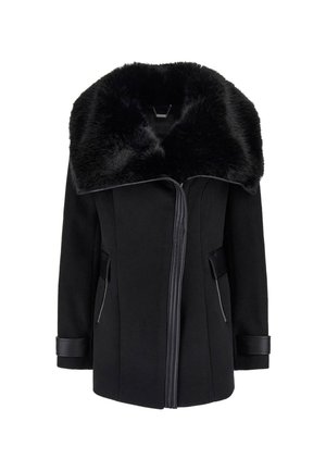 Manteau en laine noir avec un grand col en fausse fourrure, fermeture éclair à l'avant, poches latérales et accents en cuir aux poignets. Texture lisse avec un design structuré.