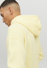 Jack & Jones JORCOPENHAGEN UNISEX - Džemperis ar kapuci - french vanilla