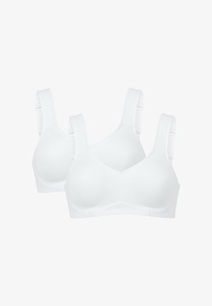 Zwei weiße Bh's mit glattem Stoff, breiten Trägern und einem V-Ausschnitt-Design. Jeder hat vorgeformte Cups und ein bequemes Band für Unterstützung.