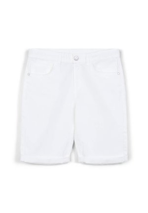 Bermuda in denim bianco con orlo arrotolato, dotata di due tasche frontali, chiusura a bottone e design pulito e minimale. Nessun marchio visibile.