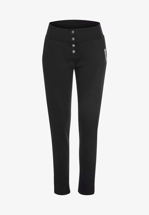 Pantalons noirs à taille haute, dotés de trois boutons argentés à l'avant et d'une coupe ajustée. Fabriqués dans un matériau doux et extensible.