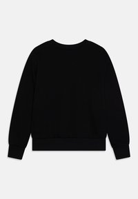 Sudadera negra con cuello redondo clásico, puños y dobladillo acanalados. Textura suave, diseño simple, sin patrones ni logotipos visibles.