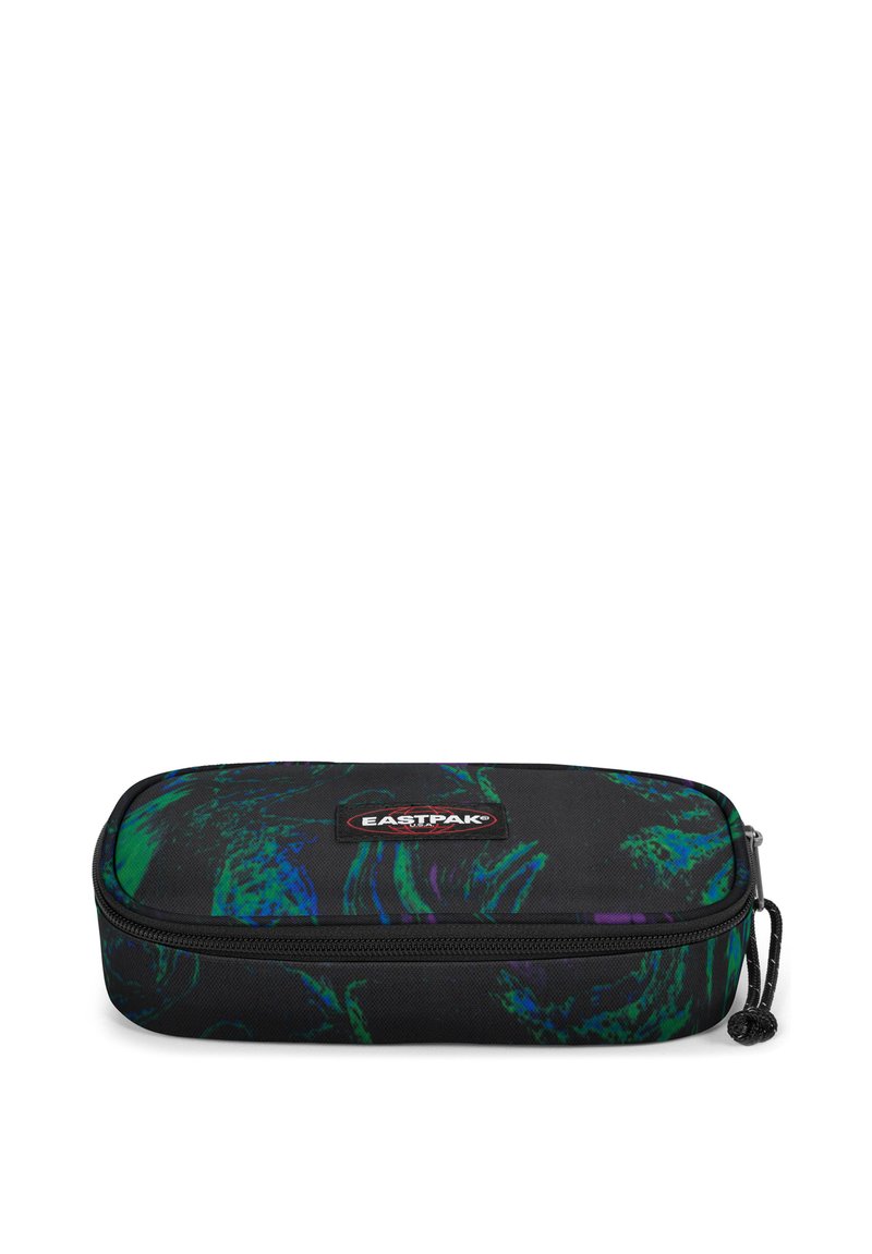 Astuccio Eastpak in tessuto nero con motivi astratti verdi e blu. Chiusura con zip sulla parte superiore, logo del marchio sul fronte.