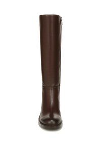 Bruine leren kniehoogte laars met een gladde textuur, ronde neus en een zijrits voor sluiting. Eenvoudig, strak ontwerp.