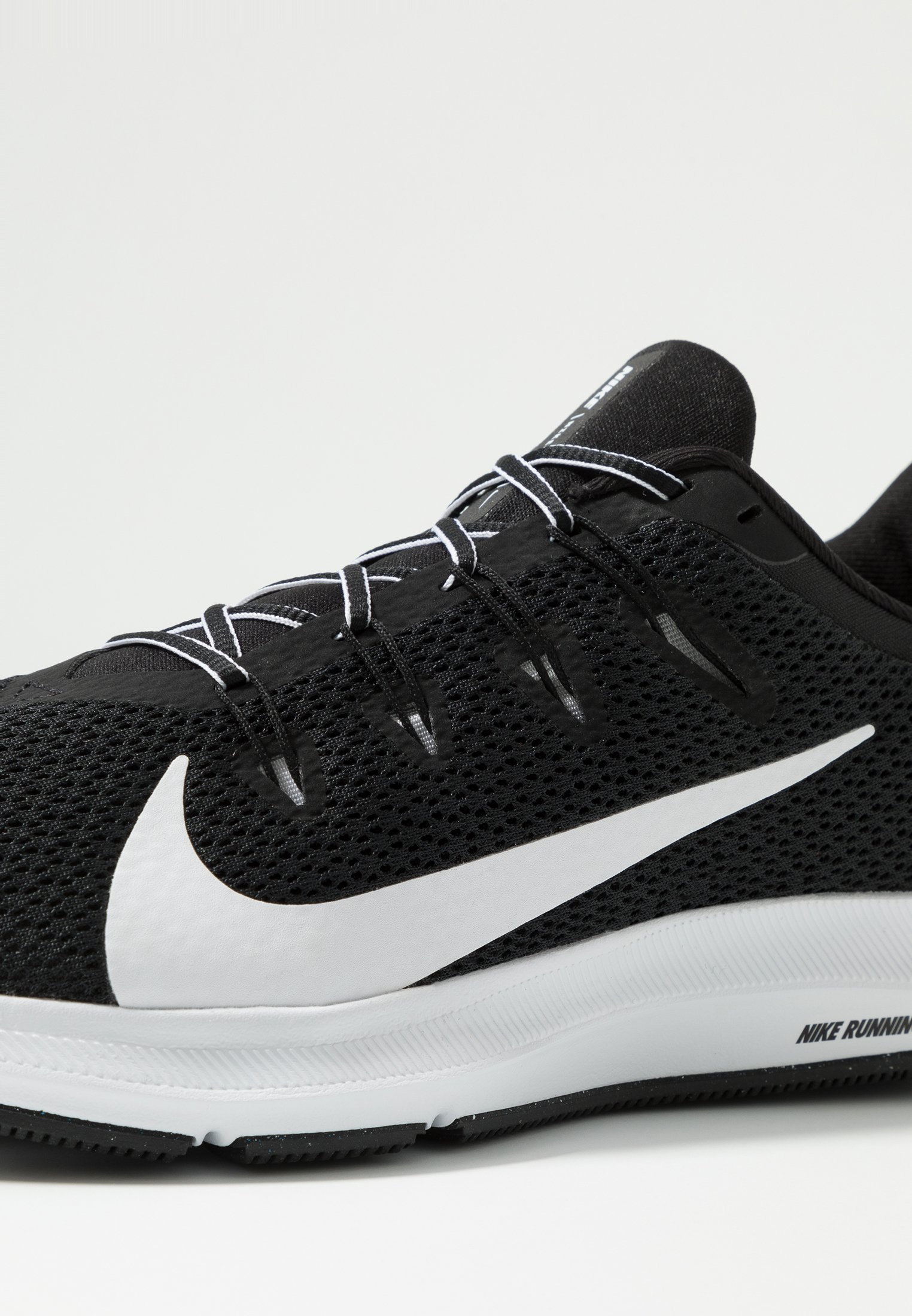 nike quest 2 pret