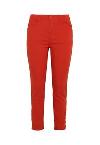 Pantalon rouge slim ajusté et raccourci avec fermeture à boutons à l'avant, passants pour ceinture, poches latérales et détails de boutons près des ourlets aux chevilles.
