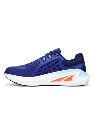 Scarpe sportive blu con un upper in mesh testurizzato, dettagli azzurri chiari e una suola intermedia bianca con dettagli arancioni. Presentano un design elegante e moderno.