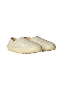 Zapatillas deslizantes acolchadas en color blanco roto, con un diseño acolchado, suela de goma texturizada y un suave forro interior para mayor comodidad.