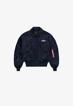 Marine bomberjack gemaakt van mooie nylon met geribde manchetten en tailleband, voorzien van twee voorzakken en een kenmerkend logopatch op de borst.