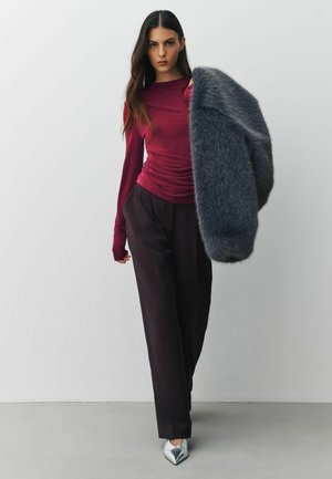 Top s dlhým rukávom - burgundy red