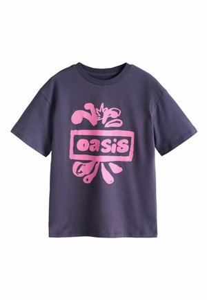 Purple cotton t-shirt with short sleeves, featuring a large pink graphic design and the word "oasis" in a rectangular border.