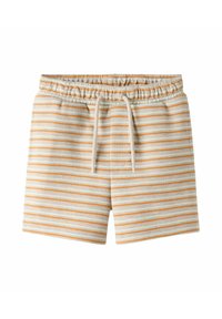 Shorts rayés en crème, avec des bandes horizontales orange et blanches. Taille élastique avec cordon de serrage. Texture douce, tissu léger.