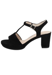 Černé semišové sandály na vysokém podpatku s T-čkovým designem, otevřenou špičkou a přezkou. Robustní podpatek a texturovaná tkanina zvyšují vizuální atraktivitu.