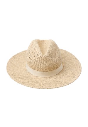 Cappello di paglia a tesa larga in beige chiaro con una trama testurizzata e una sottile striscia color crema attorno alla corona. Design con una forma centrale ad incavo.