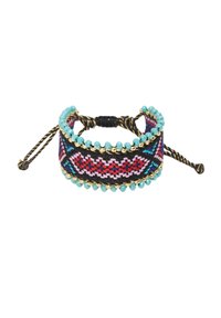 Pulsera tejida con hilo negro que presenta patrones geométricos coloridos en rosa y azul, acentuada con cuentas turquesa y accesorios dorados.
